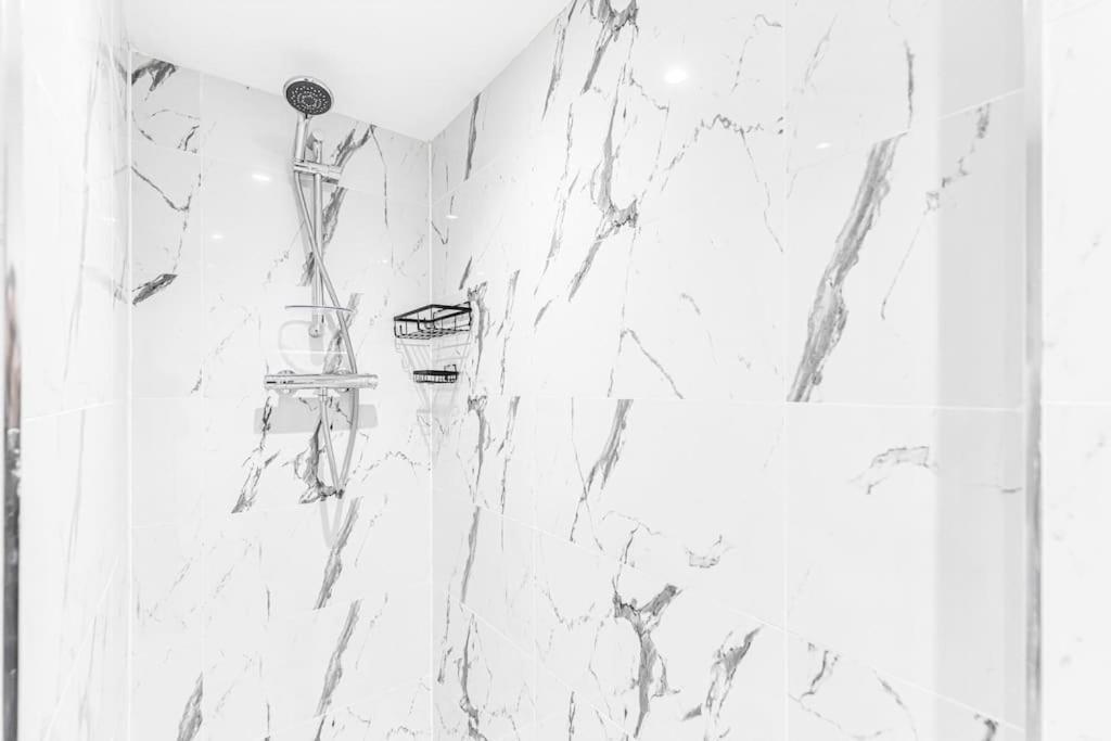 Luxstay Holland Park Apartment With Ac Londyn Zewnętrze zdjęcie